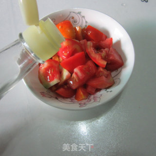 糖醋西红柿的做法步骤：4