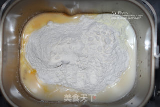 来点料更美味--杏仁酱面包卷的做法步骤：1