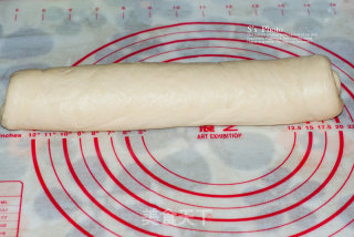 来点料更美味--杏仁酱面包卷的做法步骤：10