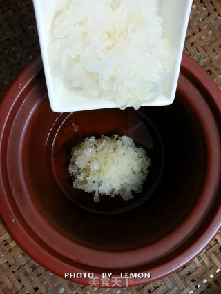 驻颜精灵--百合雪梨银耳汤的做法步骤：6