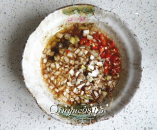 嫩西葫芦蘸料小凉菜的做法步骤：6