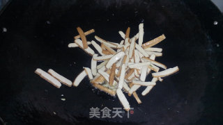 鸡蛋芹菜炒香干的做法步骤：5
