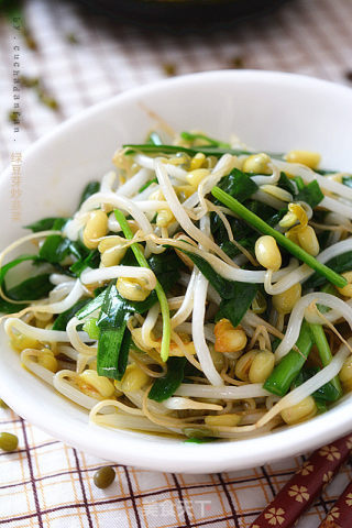 绿豆芽炒韭菜的做法步骤：6