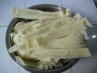 腊肉炒豆丝的做法步骤：3