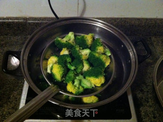 土豆扣西兰花的做法步骤：3