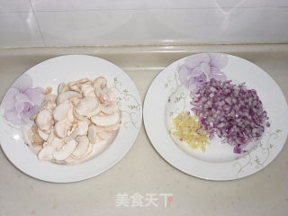 蘑菇芝士意大利面的做法步骤：2