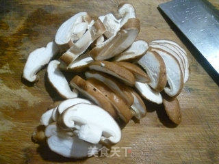 雪菜青椒炒香菇的做法步骤：2