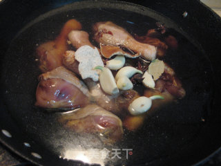 鸡腿炖菌菇的做法步骤：7