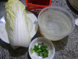 白菜炒米线的做法步骤：1