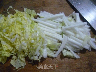 白菜炒米线的做法步骤：2