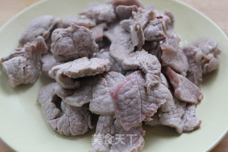 那清爽香甜的老味道:鲁菜经典 葱爆肉的做法步骤：1