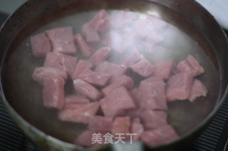 自制原味猪肉松 健康 美味 蓬松 有嚼头 小零食的做法步骤：2