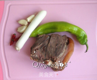 尖椒拌牛头肉的做法步骤：1