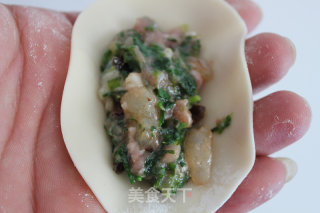 荠菜饺子:山野飘香的清新味道的做法步骤：2