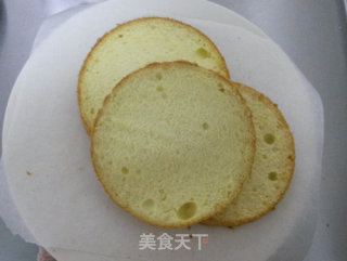 烘焙新手也可以轻松献上的烘焙礼物——杏仁奶油蛋糕的做法步骤：1