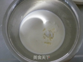 烘焙新手也可以轻松献上的烘焙礼物——杏仁奶油蛋糕的做法步骤：2