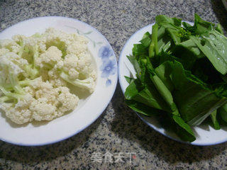 油菜蕻炒花菜的做法步骤：1