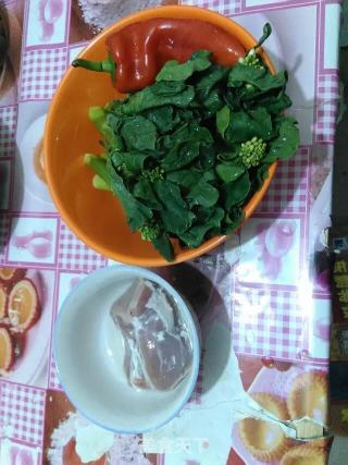 芥蓝炒里脊肉的做法步骤：1