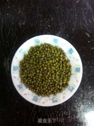 菊花绿豆百合粥的做法步骤：1