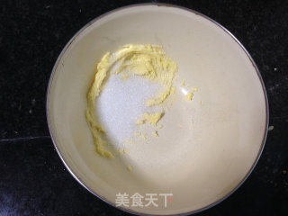 咸蛋黄绿豆沙菠萝饼的做法步骤：2