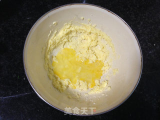 咸蛋黄绿豆沙菠萝饼的做法步骤：3