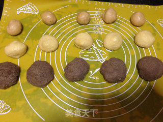 咸蛋黄绿豆沙菠萝饼的做法步骤：8