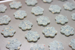小小改变带来的惊喜美味——花生芝麻酥饼的做法步骤：9
