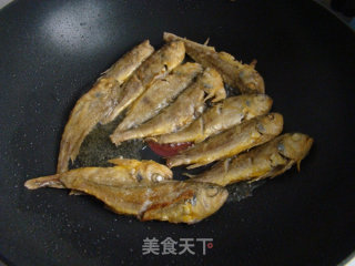 酱烧小黄鱼的做法步骤：5