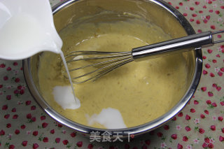 香蕉蔓越莓戚风蛋糕的做法步骤：9