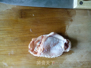 无骨可乐鸡翅的做法步骤：1