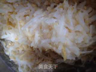 自制甜蜜秋梨膏的做法步骤：1