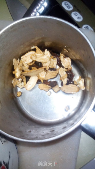洋参高丽参炖痩肉蛊的做法步骤：4