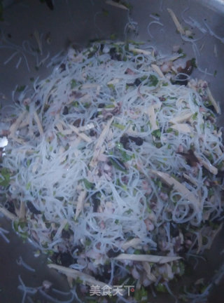 三鲜蛋卷的做法步骤：1