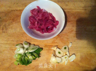 黄豆酱炒章丘鲍芹的做法步骤：2