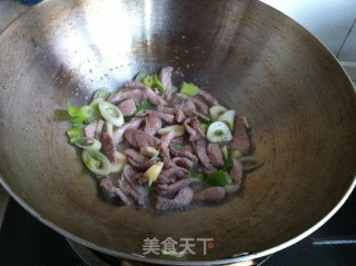 黄豆酱炒章丘鲍芹的做法步骤：4