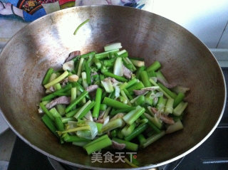 黄豆酱炒章丘鲍芹的做法步骤：6