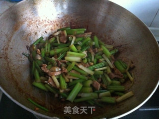 黄豆酱炒章丘鲍芹的做法步骤：8