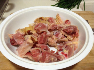 砂煲菜---------鱿鱼焖鸡的做法步骤：1