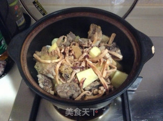 砂煲菜---------鱿鱼焖鸡的做法步骤：7