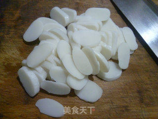 油面筋油菜蕻年糕汤的做法步骤：2