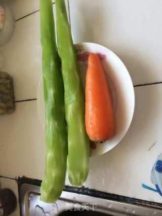 莴笋排骨汤的做法步骤：6
