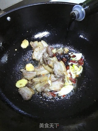 白萝卜烧五花肉的做法步骤：8