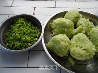 葫芦青椒猪肉饺的做法步骤：2