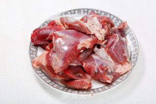 黄芪炖羊肉的做法步骤：1
