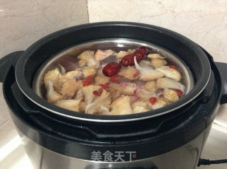 养胃食疗----------猴头菇红枣枸杞汤的做法步骤：7