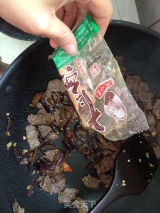 疏与肉的完美结合--木耳炒牛肉的做法步骤：12