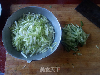 酸辣爽口的——杀生鱼凉菜的做法步骤：2