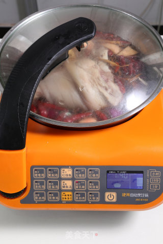 红酒烩猪肘—自动烹饪锅食谱的做法步骤：4