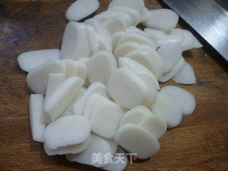 油菜蕻麻辣肠炒年糕的做法步骤：4