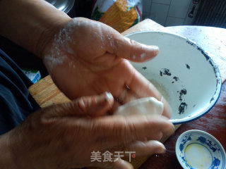 苏叶粘饺的做法步骤：4